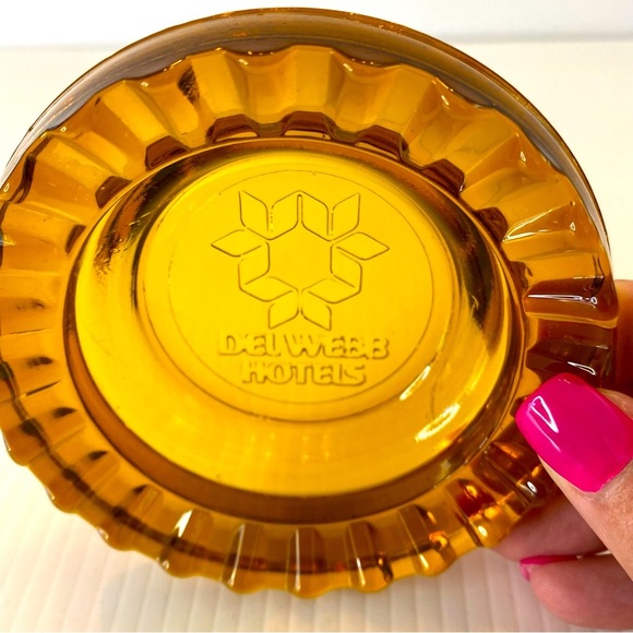 Vintage Del Webb Hotels Amber Glass Advertising Ashtray 4" In Good Condi… - Picture 1 of 6
